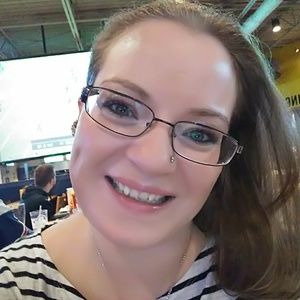 Meet your Posher, Caitlin